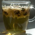 Chrysantemen-Tee aus getrockneten Blüten