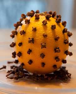 Orange gespickt mit Nelken