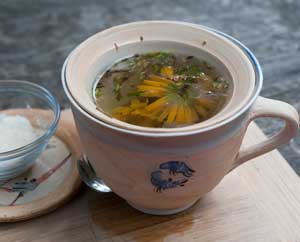 Haustee aus Blüten