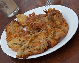 Oregano mit gebackenen Zucciniblüten