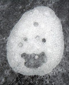 ein fröhliches Eismännchen