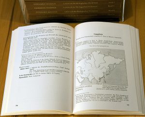 Madaus: Blick in eines der Bücher