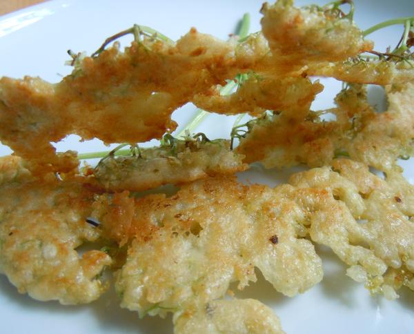 Holunderblüten im Pfannkuchenteig