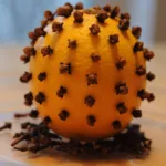 Von Nelken gespickte Orange